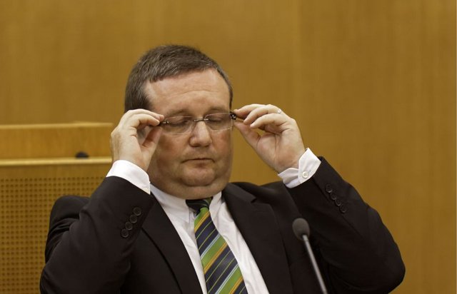 Denkpause bei Stefan Mappus. Foto: Joachim E. Röttgers 