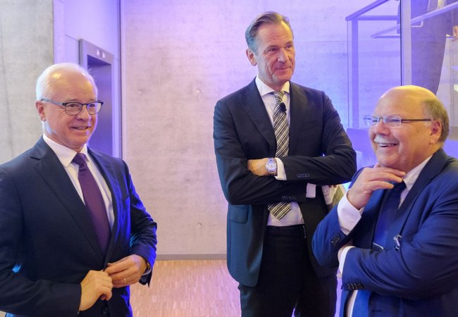Haben gut lachen, schon 2017 beim Kongress des Bundesverbands Deutscher Zeitungsverleger in Stuttgart (v.l.): Richard Rebmann, damaliger Vorsitzender der SWMH, Mathias Döpfner, Kopf der Springer-Verlagsgruppe und Präsident des BDZV, und Valdo Lehari jun. vom "Reutlinger Generalanzeiger".