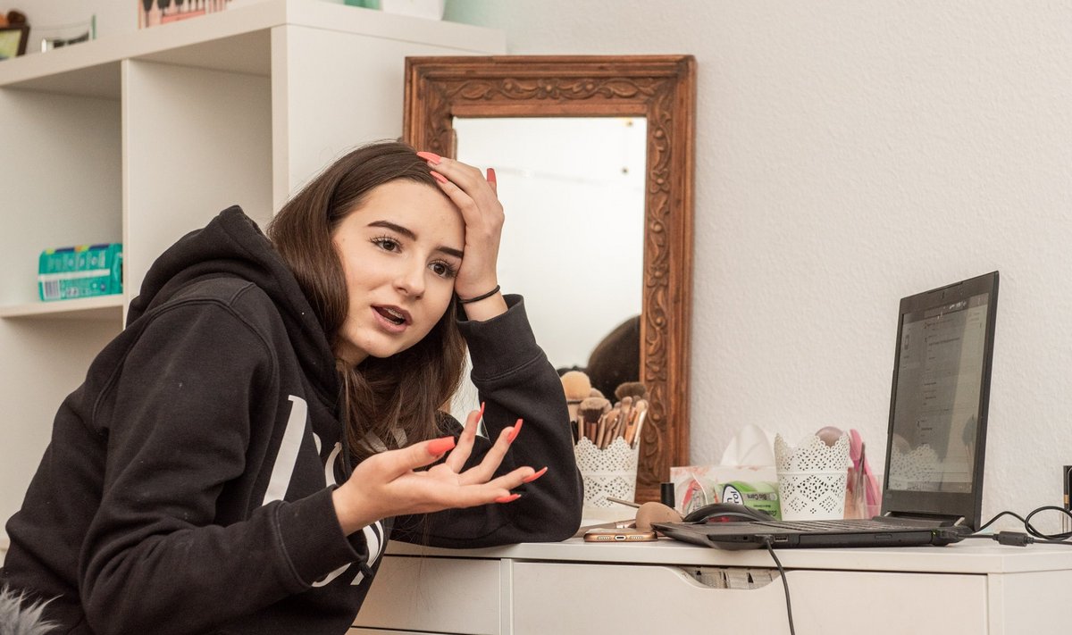 Stell dir vor, es ist Schule und keine geht hin. Senta findet den Fernunterricht bescheuert. Foto: Jens Volle