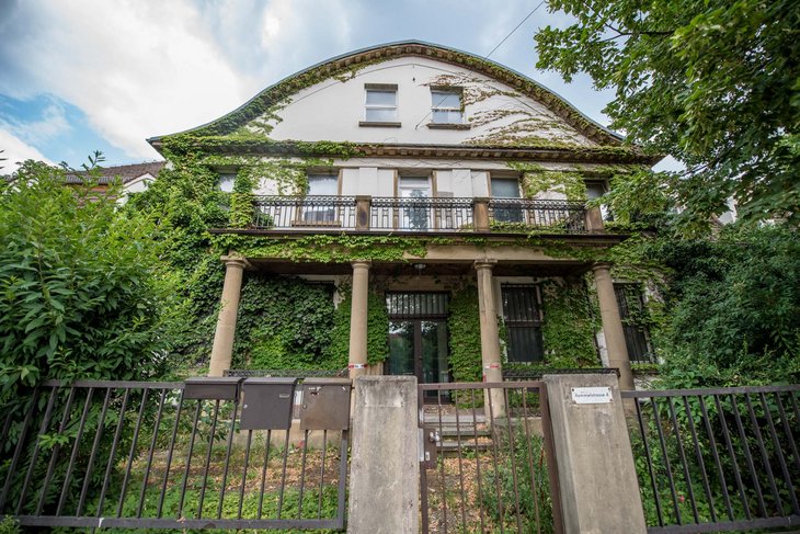 Damit würde bestimmt jemand Vorlieb nehmen: leerstehende Villa in Stuttgart. Foto: Jens Volle