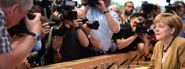 Frau im Fokus. Foto: Bundespresseamt