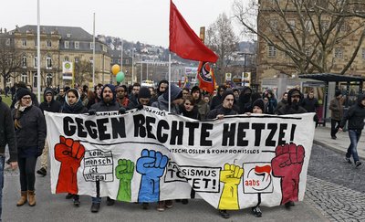 Gegner der "Demo für alle" am Stuttgarter Schlossplatz. Foto: Joachim E. Röttgers