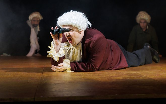 Ambrogio Vinella als "Ihr Gatte The Prinzgemahl".