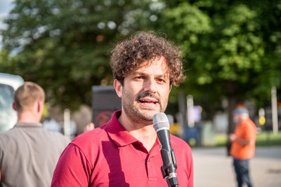 Rechte Rassisten versuchen, Pantisano das Wort zu verbieten.