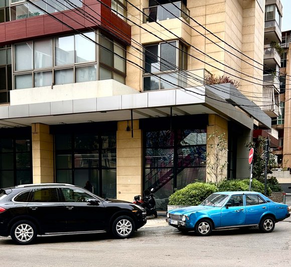 Auf Beiruts Straßen zeigt sich der große Kontrast zwischen reich und arm.