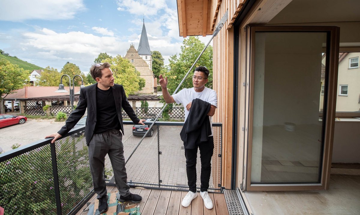 Das Haus passt ins alte Ortsbild – die Architekten Florian Kaiser und Guobin Shen setzen auf Harmonie, ...