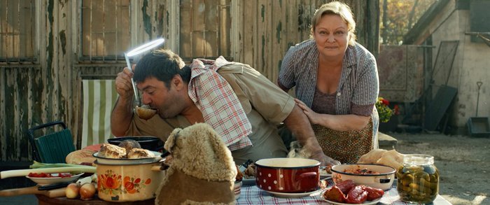 Nada (Ksenija Marinkovic) macht ihrem Mann das Sündigen schmackhaft.