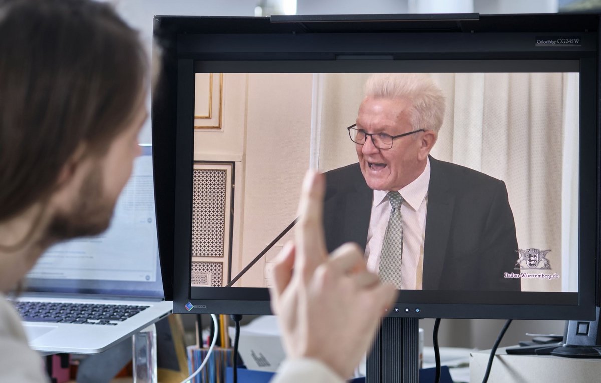 Die Pressekonferenz der Landesregierung gibt es derzeit per Stream. Fotos: Joachim E. Röttgers 