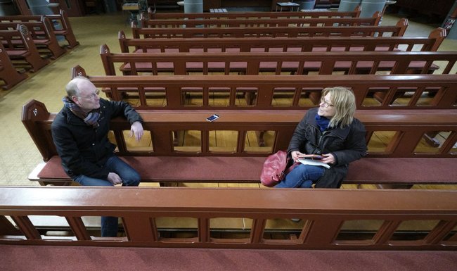 Abstand gewahrt: Sven Plöger und Susanne Stiefel im Gespräch.