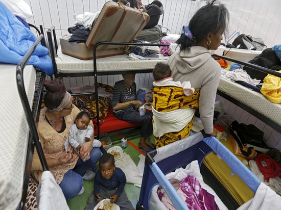 Hier in der Turnhalle des Solitude-Gymnasiums, Stadtteil Weilimdorf.