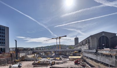 Kommt der unterirdische Ergänzungskopfbahnhof, wrd hier noch mehr gebuddelt: S-21-Baugrube. Kommt der unterirdische Ergänzungskopfbahnhof, wrd hier noch mehr gebuddelt: S-21-Baugrube.