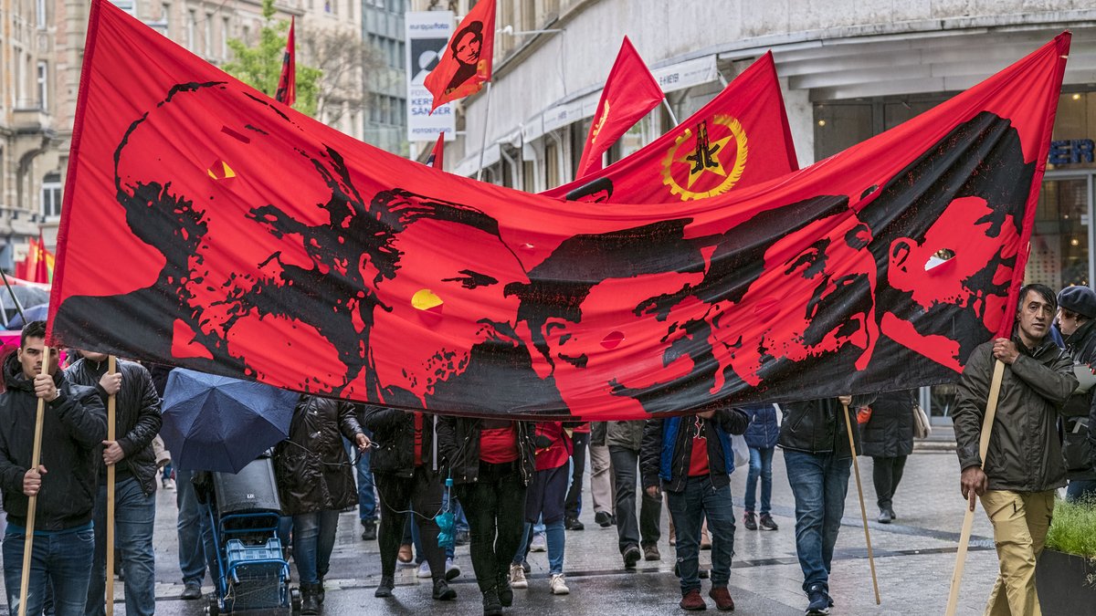Geht's ums Enteignen, braucht's weder Marx noch Engels, sondern schlicht das deutsche Grundgesetz. Foto: Joachim E. Röttgers