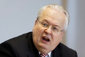 Feuerwehrchef Knödler: "Ingenieurquatsch" bei der Bahn. Fotos: Joachim E. Röttgers 