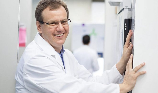 Alternsforscher Hartmut Geiger will kein Tor zur Unsterblichkeit öffnen, sondern die Lebensqualität im Alter verbessern. Foto: Heiko Grandel, Uniklinikum Ulm