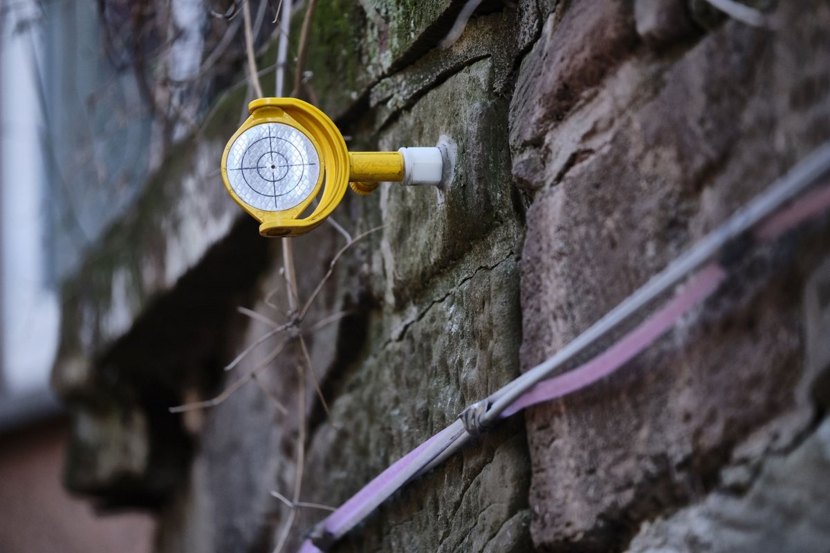 Spieglein, Spieglein an der Wand: Messsystem für S-21-Haus-Spaltung. 