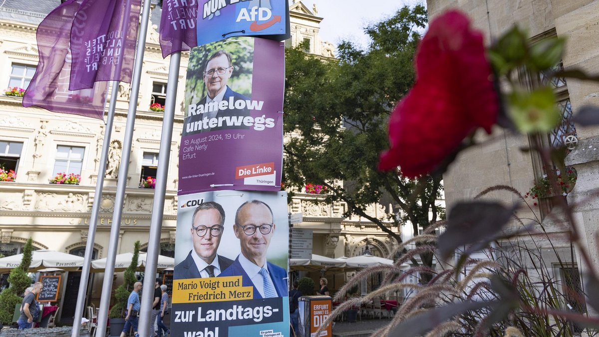 Thüringen im Landtagswahlkampf – Wahlplakate vor dem Rathaus in Erfurt. Fotos: Paul-Philipp Braun