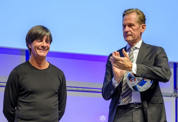 Von Jögi Löw (l.) lernen, heißt, "wie man das Siegen trainieren kann" lernen. Sagt Mathias Döpfner.