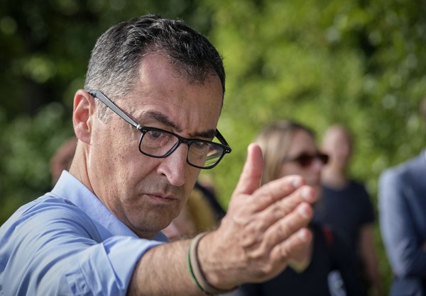 Preise müssen hoch!, sagt Cem Özdemir. Und schon giftet die CDU.  Preise müssen hoch!, sagt Cem Özdemir. Und schon giftet die CDU.
