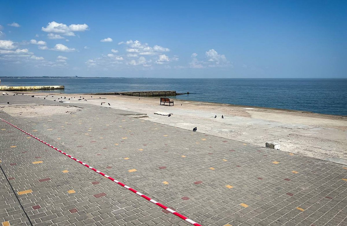 Am Strand von Odessa ist Schwimmen verboten, weil ständig Minen angeschwemmt werden. Fotos: Julia Gorodetskaya