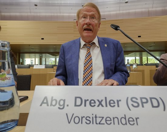 Wolfgang Drexler, NSU-Ausschussvorsitzender, fragt nach. Foto: Joachim E. Röttgers Wolfgang Drexler, NSU-Ausschussvorsitzender, fragt nach. Foto: Joachim E. Röttgers