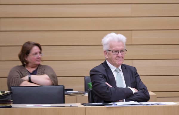 Ministerpräsident Winfried Kretschmann und Kultusministerin Theresa Schopper: Kein Geld da für Grundschulen.  Ministerpräsident Winfried Kretschmann und Kultusministerin Theresa Schopper: Kein Geld da für Grundschulen.