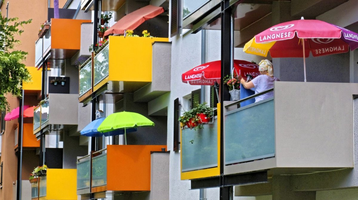 Luft und Sonne satt: Die Wallmersiedlung in Stuttgart, entstanden um 1930 im Bauhausstil, galt auch dank der Balkone als besonders modern. Foto: Joachim E. Röttgers