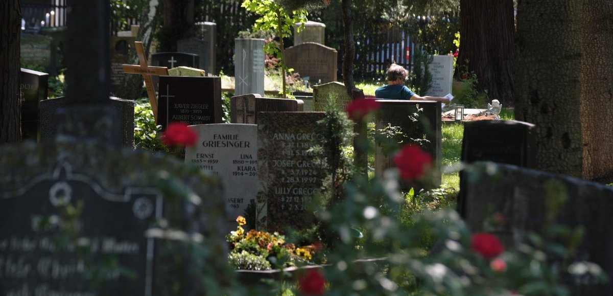 Kurzurlaub? Geht gut auf dem Stuttgarter Fangelsbachfriedhof. Fotos: Joachim E. Röttgers