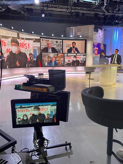 Das italienische Fernsehen berichtet.