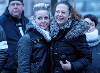Madeleine Feige (rechts) und Ester Seitz (extrem rechts)