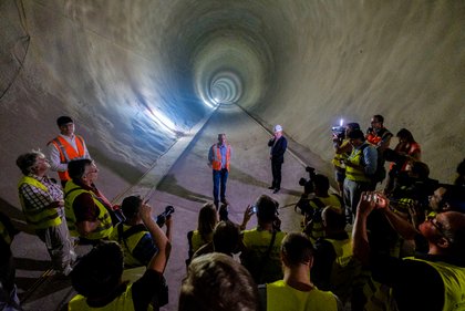 Medienereignisse werden geschaffen – bei S21 etwa die Ankunft der Tunnelbohrmaschine "Suse" im Talkessel, und die Journaille drängt sich, dass die Röhre brummt.
