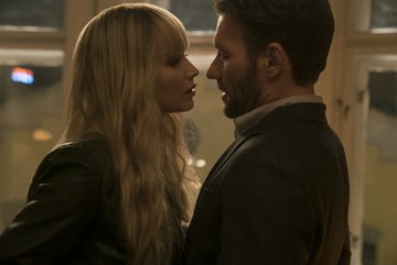 Rettung naht: Die Heldin verliebt sich in den guten CIA-Agenten Nash (Joel Edgerton).