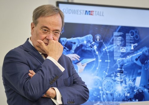 Armin Laschet beim Denken. Ob die CDU im Land noch schlechter abschneidet als im Bund?  Armin Laschet beim Denken. Ob die CDU im Land noch schlechter abschneidet als im Bund?