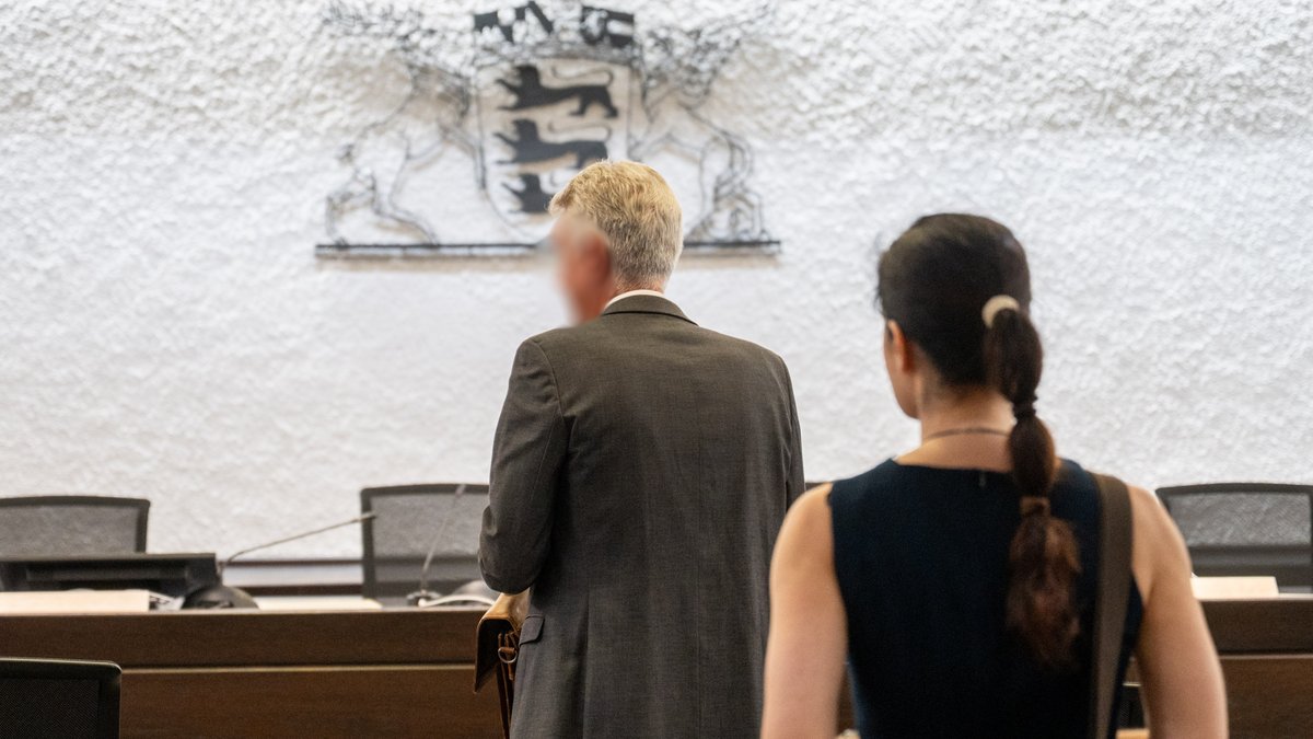 Der Ex-IdP und seine Ehefrau im Stuttgarter Landgericht. Fotos: Jens Volle