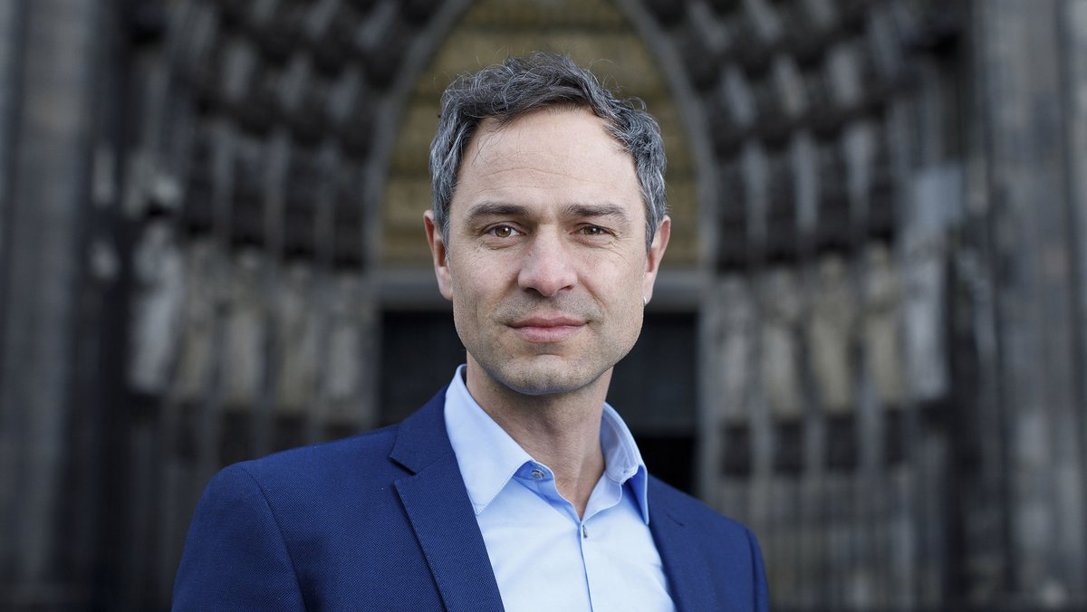 Das Geschäft mit alternativen Wahrheiten ist für Daniele Ganser höchst lukrativ. Foto: Christoph Hardt Das Geschäft mit alternativen Wahrheiten ist für Daniele Ganser höchst lukrativ. Foto: Christoph Hardt