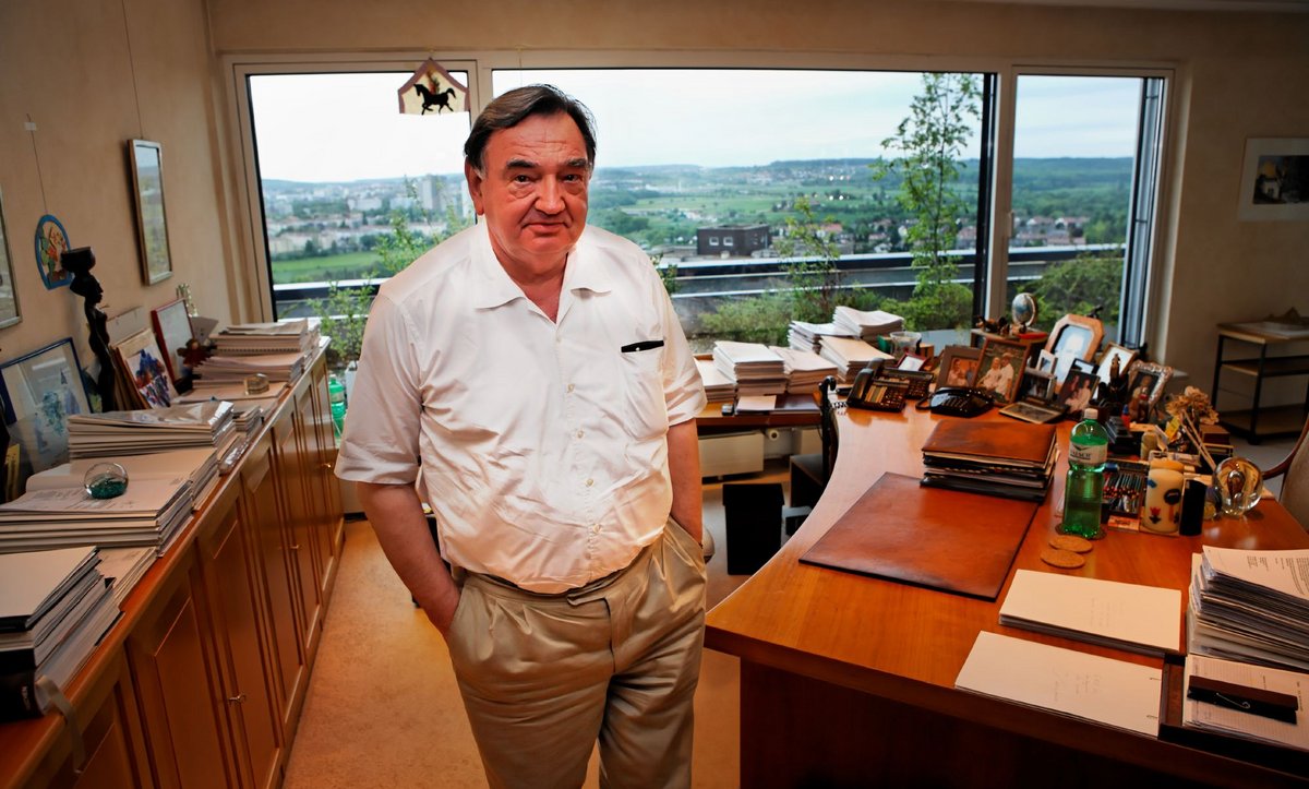 Beim Zurückwandern in der Zeit kommt unserem Stadtspaziergänger Möhringens Musical-Mogul Rolf Deyhle vor die Feder. Fotos: Joachim E. Röttgers