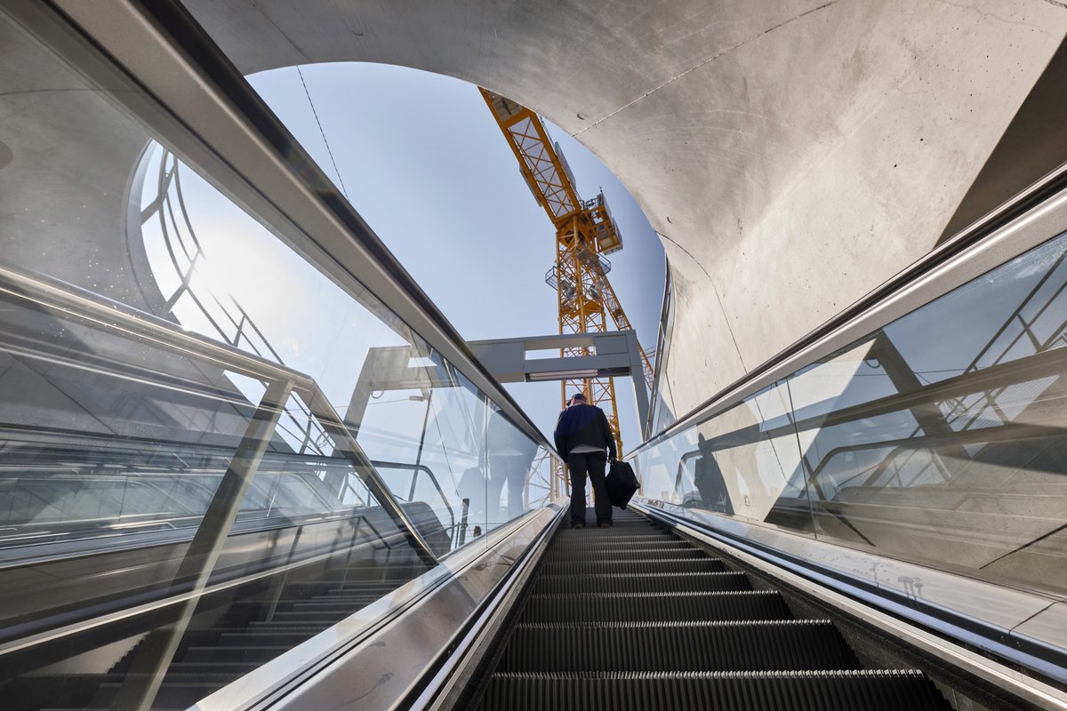 Nachdem es die Treppe raufgeht, ... 