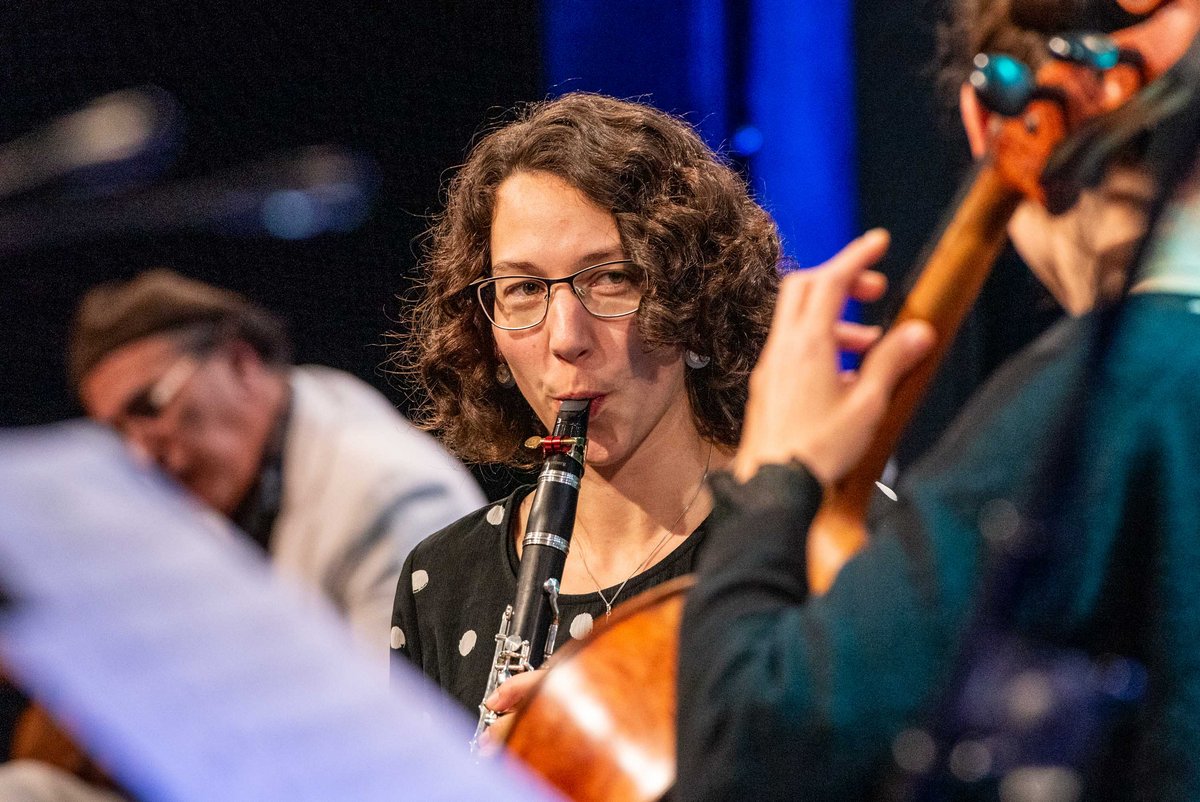 Schwesterliches Zusammenspiel ... Schwesterliches Zusammenspiel ...