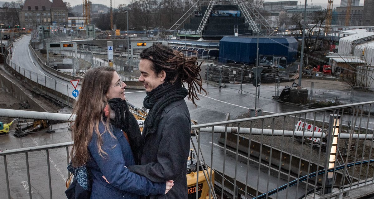 Im Fall dieses verlobten Pärchens hat übrigens die Frau den Antrag gemacht (ohne Diamantring). Foto: Jens Volle