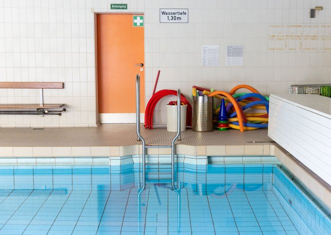 Schuleigene Schwimmbäder sind ebenfalls betroffen. Foto: Julian Rettig