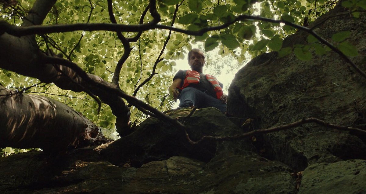 Abgestürzt vom Kifferfelsen? Polizist Luc Capitani (Luc Schiltz) hält sich – noch. Filmstills: Samsa Film