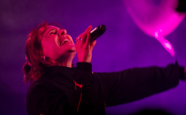 "Veilchen" – ein Song über Gewalt gegen Frauen.