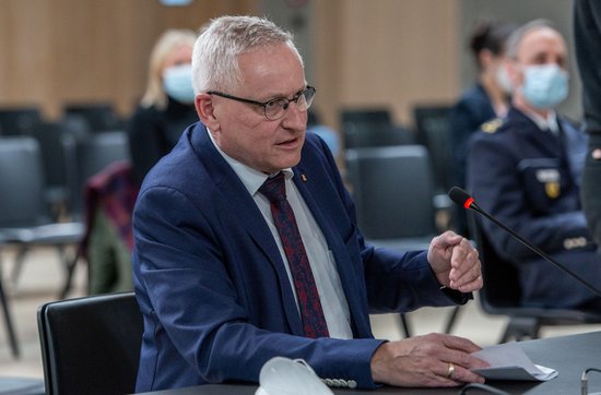Staatssekretär Thomas Blenke, hier 2021 im Innenausschuss, unterschrieb jetzt den Palantir-Vertrag auf eigene Faust. Foto: Jens Volle