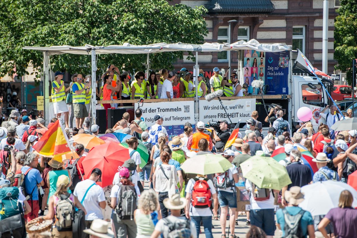 Mittags ging's los mit dem "Ruf der Trommeln".  Mittags ging's los mit dem "Ruf der Trommeln".