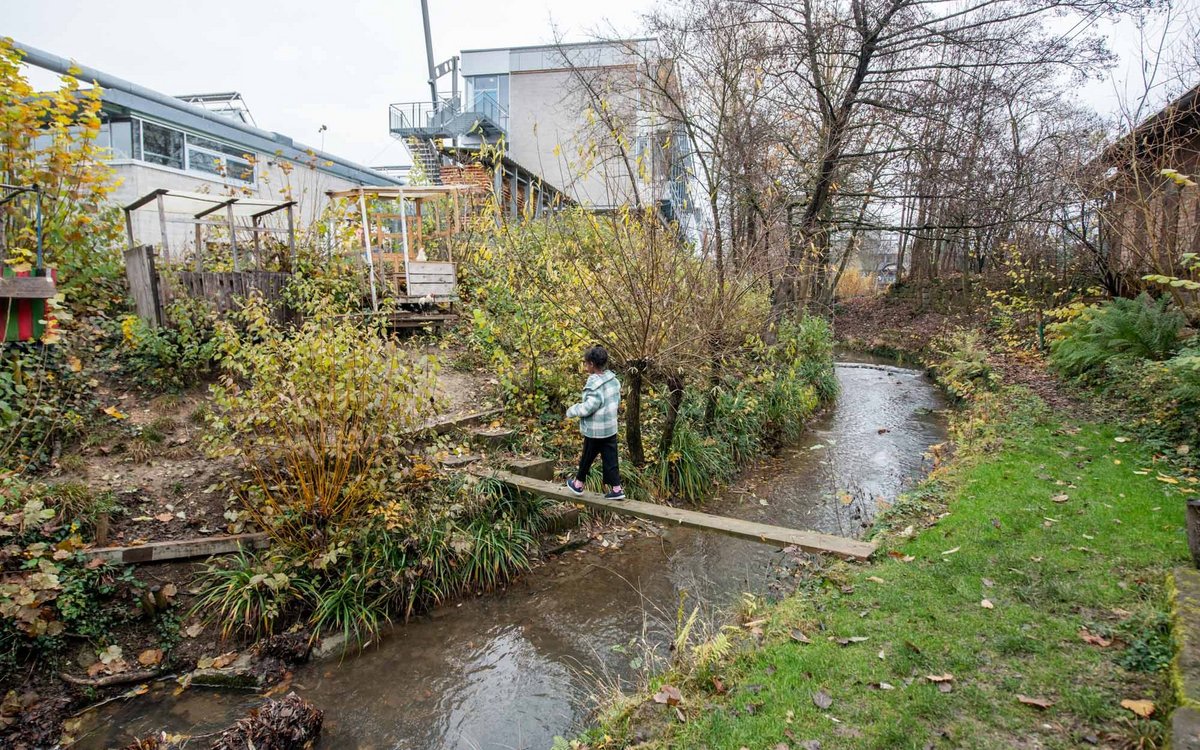 Der Garten hinter der Kinderkulturwerkstatt. Der Garten hinter der Kinderkulturwerkstatt.