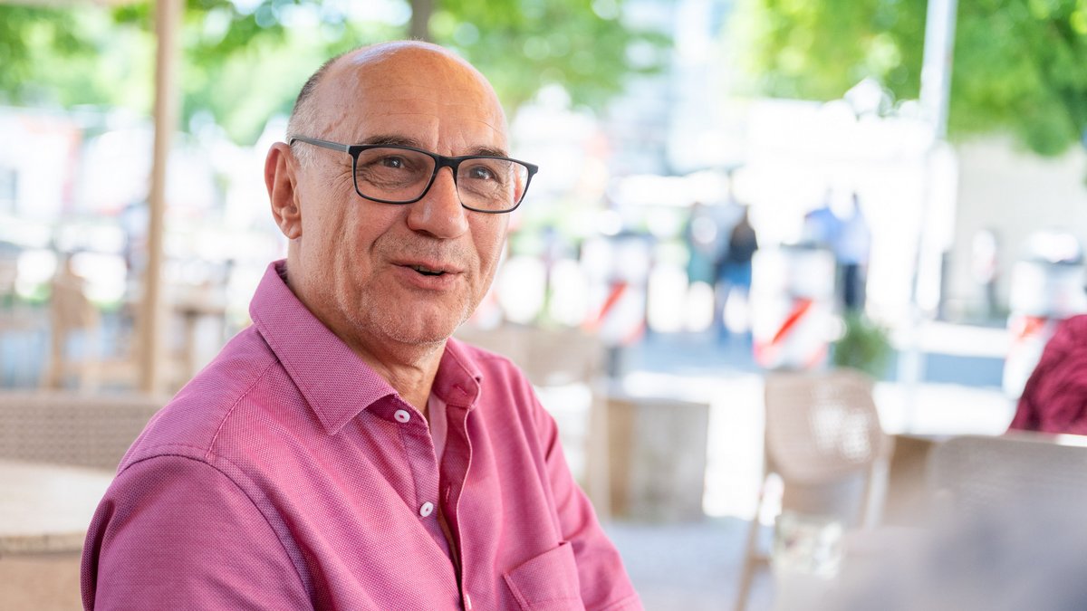 Im Kontext-Gespräch: Michael Stiller, ein Verwandlungskünstler, den es vor 40 Jahren aus dem Ruhrpott in den Südwesten verschlug. Foto: Jens Volle