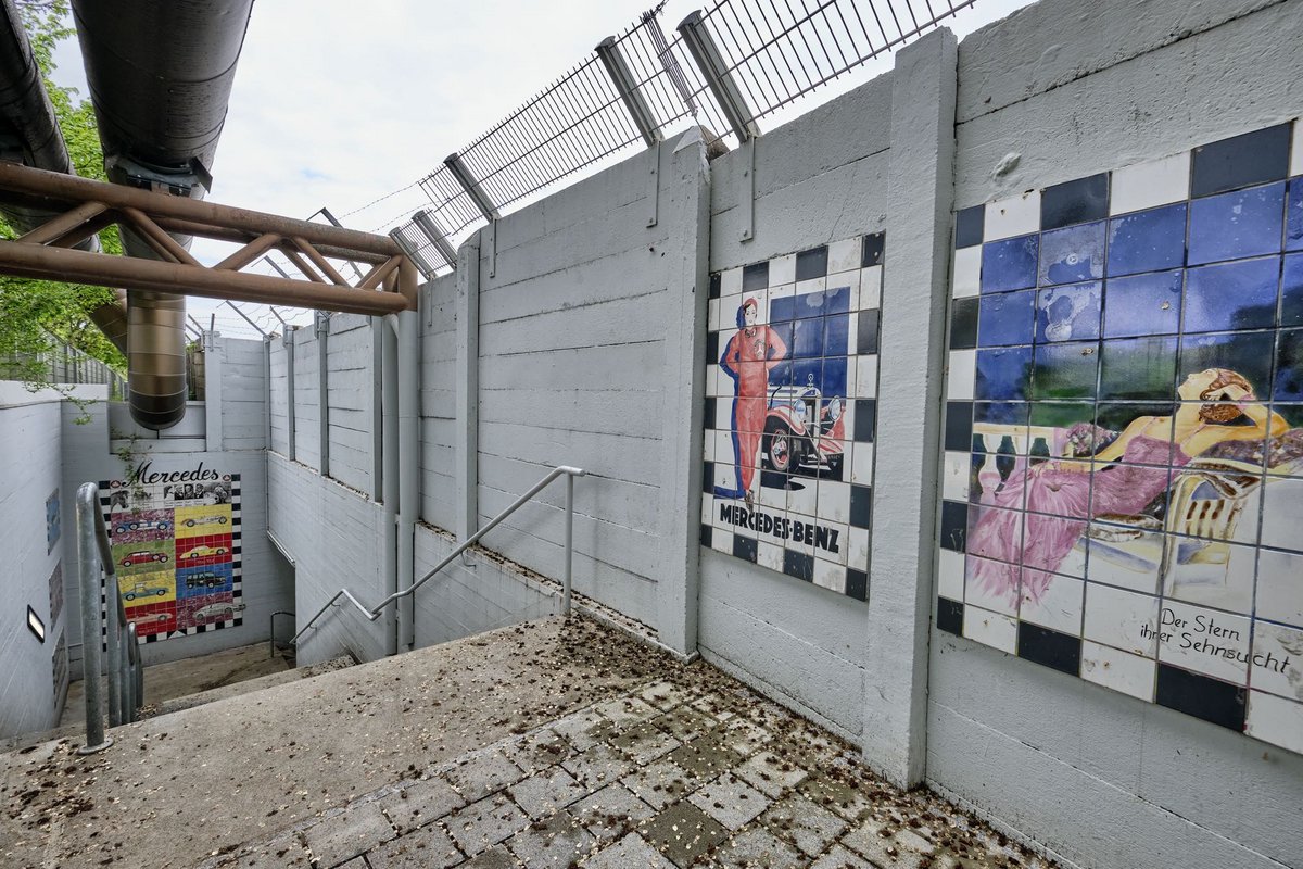 ... mit Tunnelanschluss ins Mercedes-Museum. ... mit Tunnelanschluss ins Mercedes-Museum.