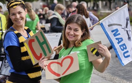 BUND und NABU haben gut lachen und Klagerecht. Viele weitere inzwischen auch. BUND und NABU haben gut lachen und Klagerecht. Viele weitere inzwischen auch.