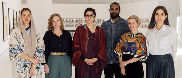 Das kuratorische Team der Biennale (v.l.): Wejdan Reda, Rose Lejeune, Ute Meta Bauer, Rahul Gudipudi, Anca Rujoiu und Ana Salazar. Foto: Christine Fenzl