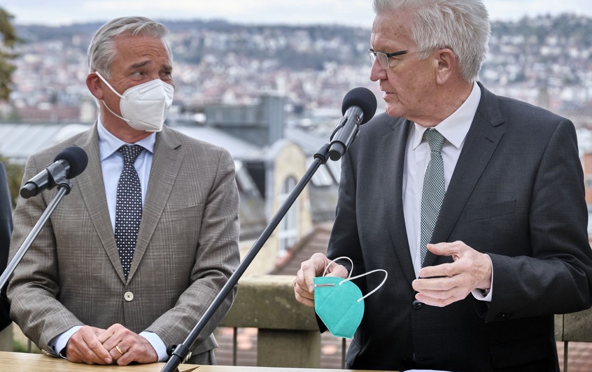 "Die schwierigsten Geburten bringen häufig die schönsten Kinder." Mai 2016. Hier mit Ministerpräsident Winfried Kretschmann.