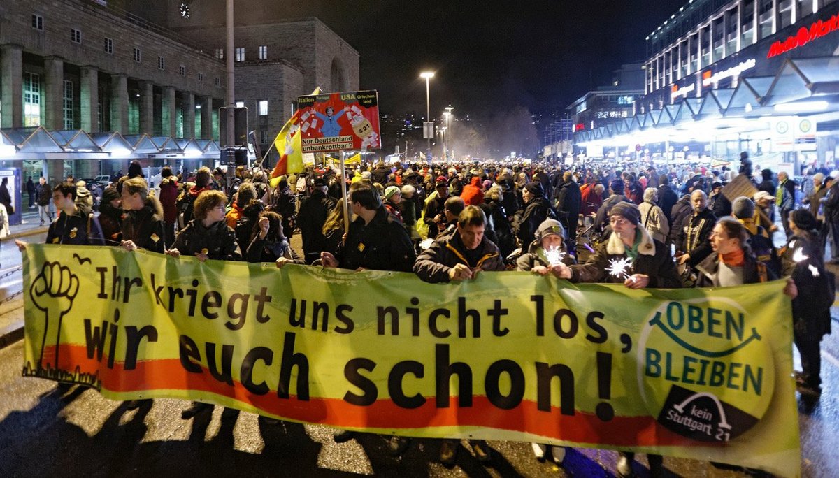 Zwei Jahre gibt's die Montagsdemo hier schon, am 26. November 2012. Foto: Joachim E. Röttgers